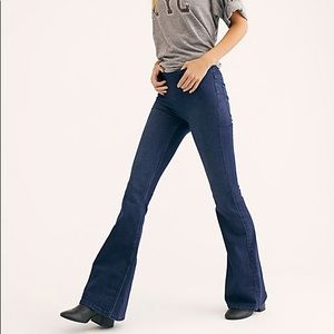 FREE PEOPLE Pull on stretch bell bottoms